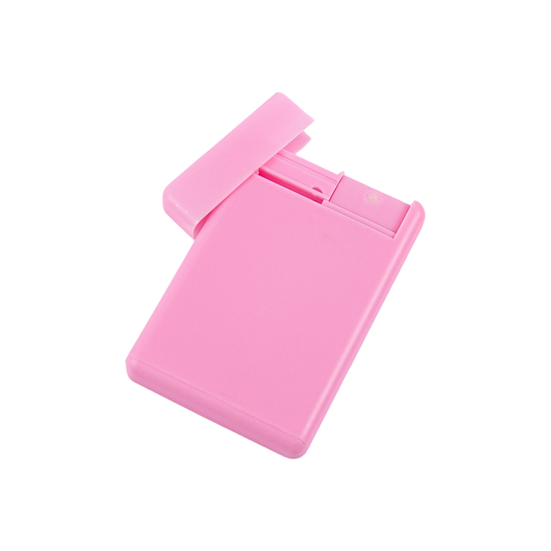 Spuitfles in kaartstijl met stofkap Spuitfles in kaartstijl met stofkap